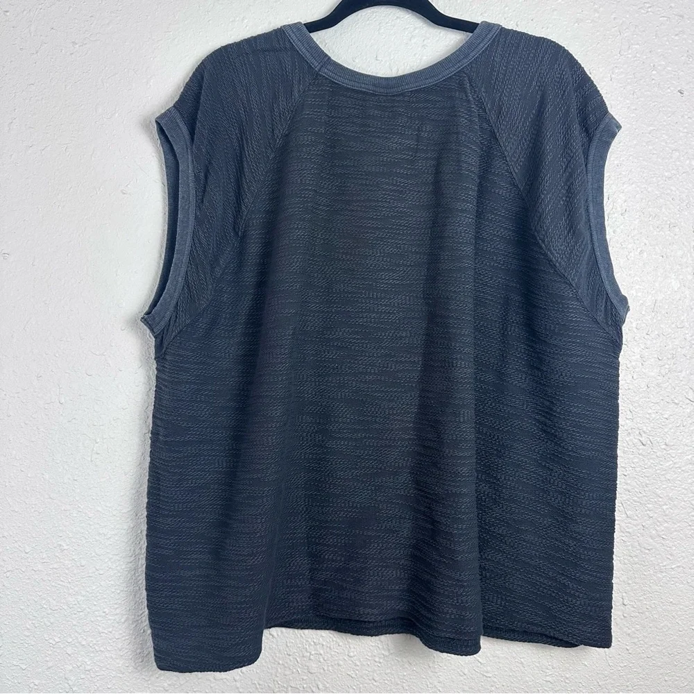 ⭐️Universal Thread Muscle Tee - Picture 5 of 7